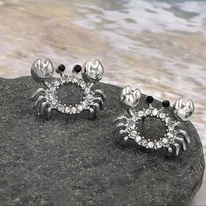 🌼 Crab Rhinestone Silver Stud Earrings
